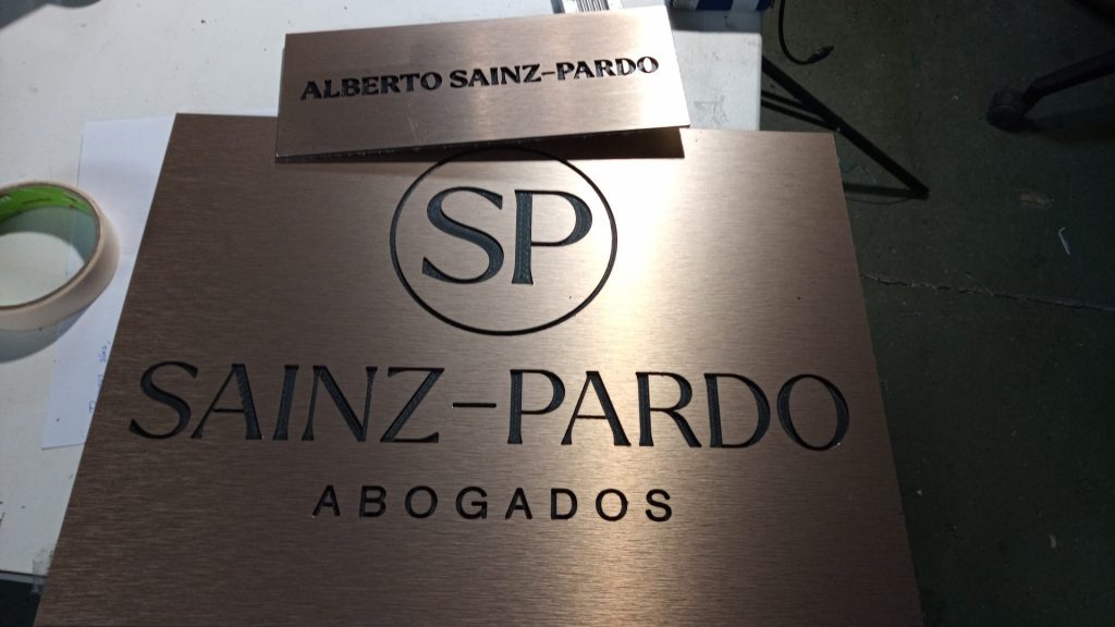 grabado cnc sobre dibond- prosolda laser